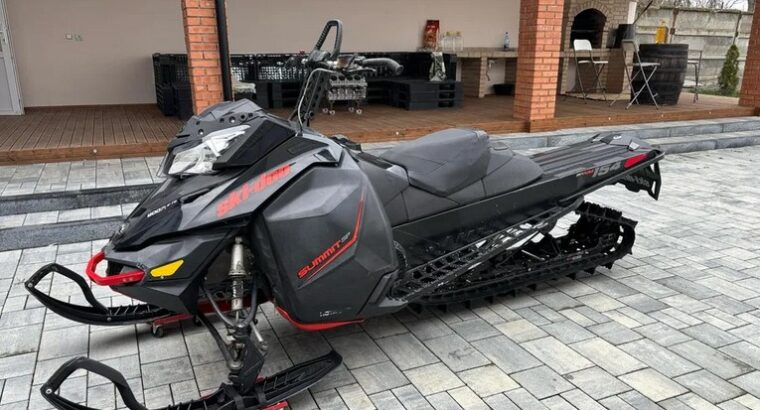 Vand Snowmobil ski doo summit 800