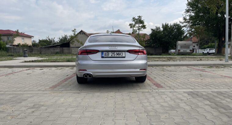 Vând Audi A5 impecabil